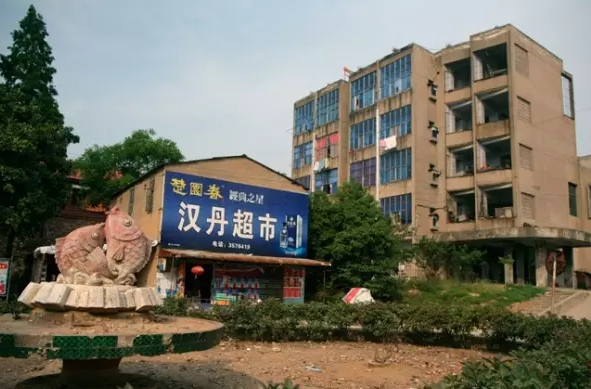 湖北有家神秘厂？声名显赫，生产扫雷机器人和座钟，今风华远去