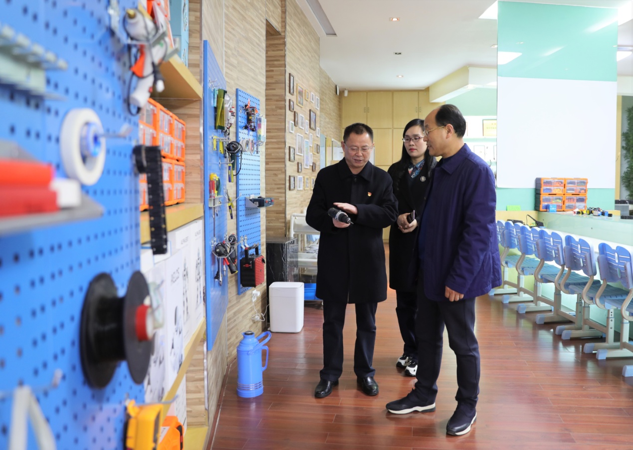 真抓实干在行动科技教育放光明——郑州12中随访记