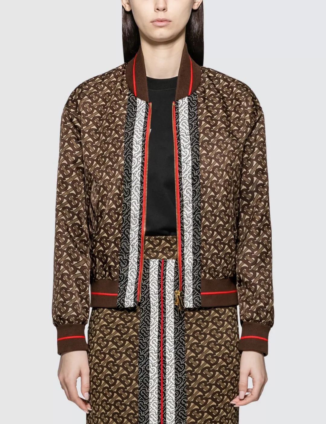 burberry近5年高级成衣的共性,Burberry为什么印花都在里面