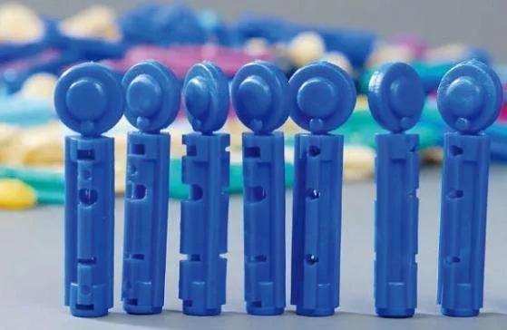 专用三棱针放血,放血用的12号三棱针