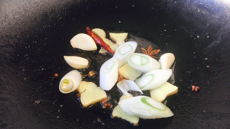 煎鱼入味又不破皮的诀窍,学会这六招煎鱼不掉皮好吃