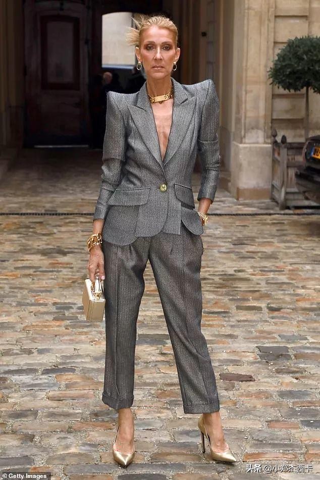 换个Logo贵10倍?!贝嫂这个联名款骗谁捏~|小郑周报