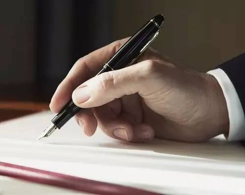 拿钢笔的手法,如何拿钢笔视频教程