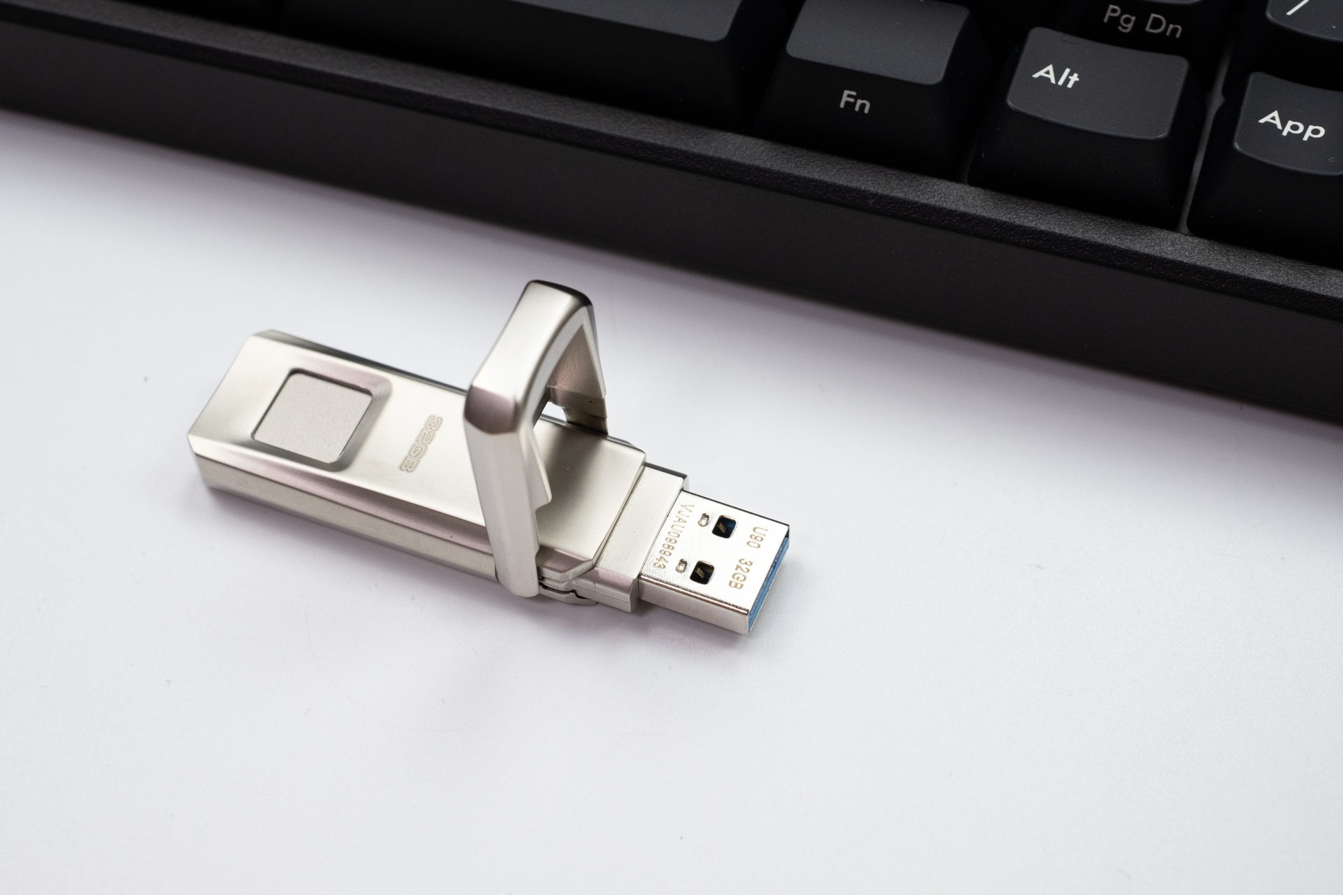 指尖机密,SM4机密算法更安全:爱国者指纹加密U盘U90