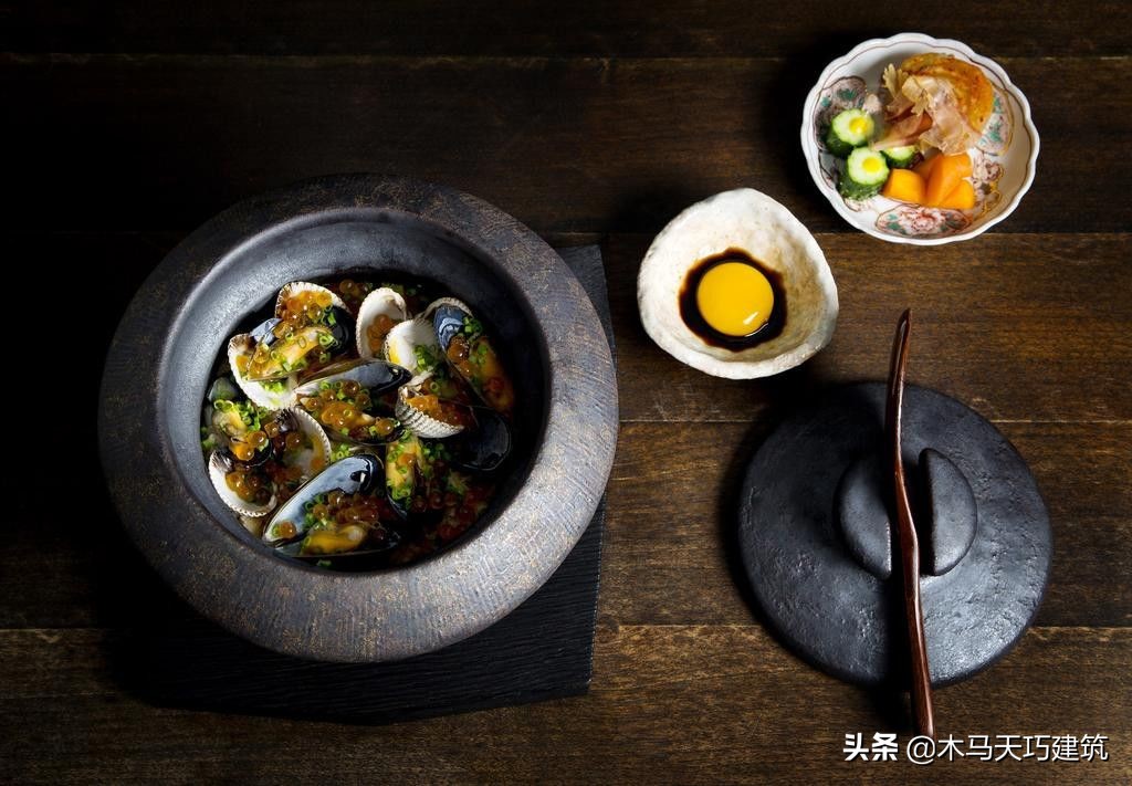 设计一个具有地域文化特色的酒店,10间小型酒店设计