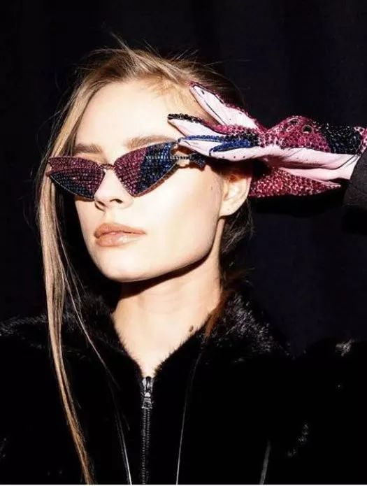 女士怎么挑选适合自己的墨镜,怎么选墨镜框适合脸型