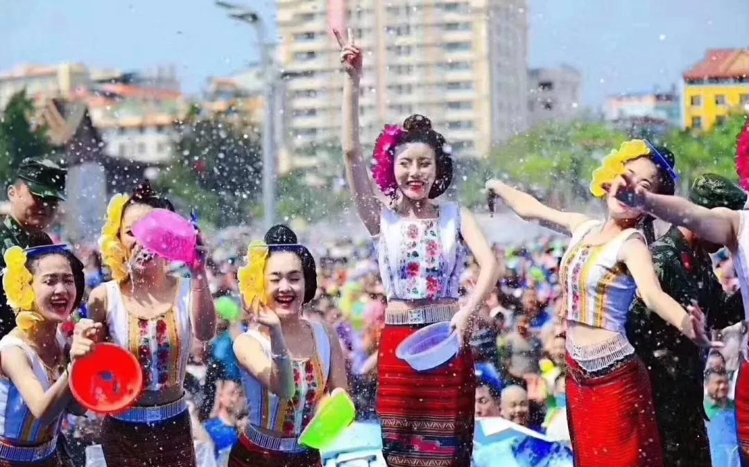西双版纳泼水节是怎样的来历,西双版纳泼水节的由来和传说