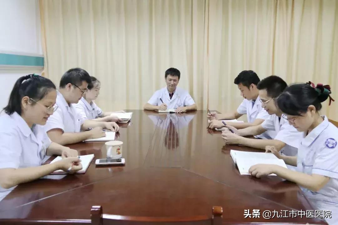 不要人夸颜色好只留清气满乾坤——走近肛肠科张鹏