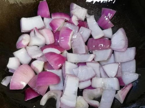 爆炒虾仁洋葱的做法,洋葱炒虾仁的做法步骤