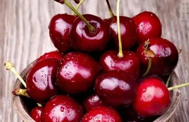 买樱桃是大的划算还是小的划算,怎么买樱桃最甜
