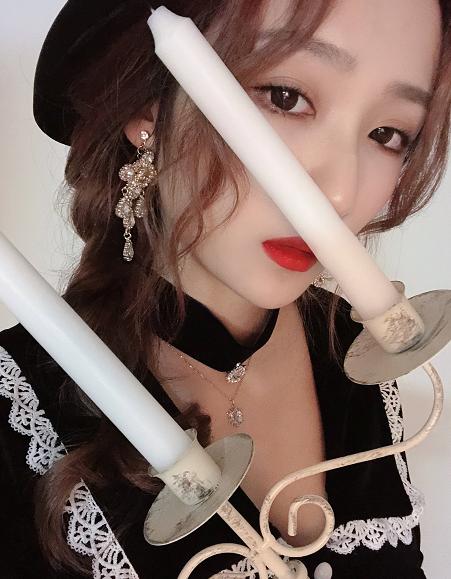 26岁女星台前台下两个样!私下身份引热议,网友指挣得比当明星多