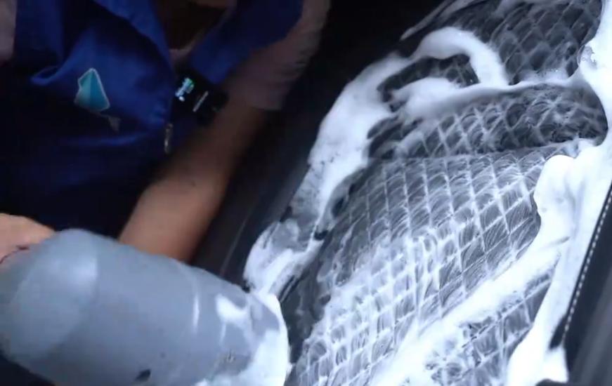 汽车内饰清洗用什么清洗剂比较好,清洗二手车内饰怎么清洗