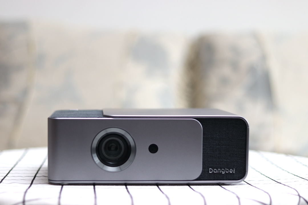 3GB+1400ANSI流明，强劲配置的当贝投影仪F1实测体验