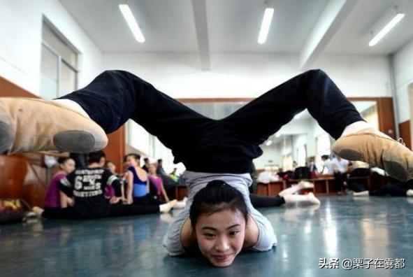 艺术生考上大学有多难？艺考筛掉近一半，高考再筛掉一半