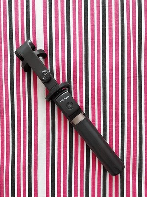 华为有线自拍杆的使用方法及操作,华为手机用自拍杆的使用方法图解