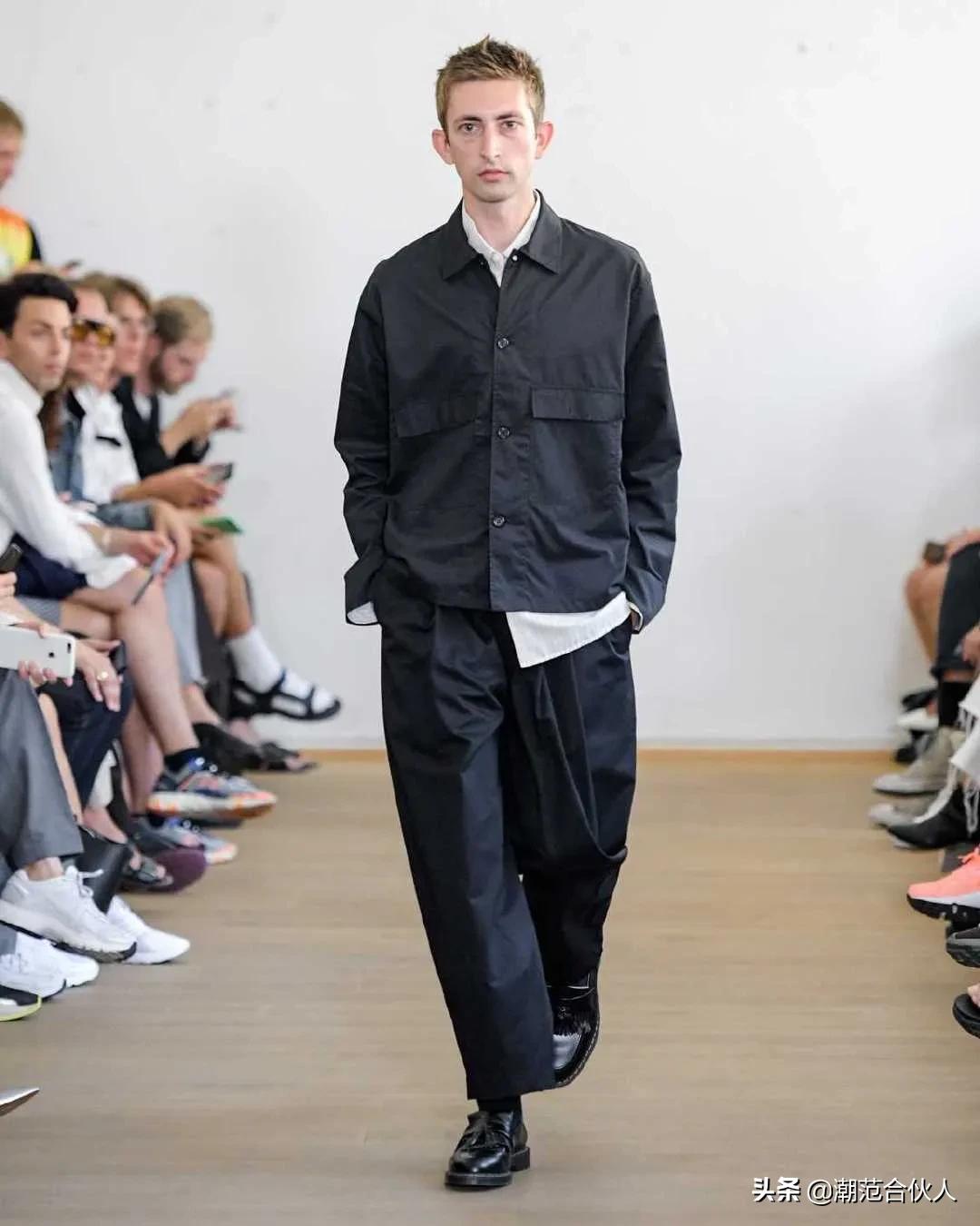 vans一脚蹬鞋感最好的,vans一脚蹬各个版本穿着区别大吗