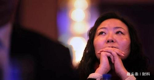 她曾是“传奇”女首富，离婚分前夫200亿，前夫转身买豪宅娶空姐