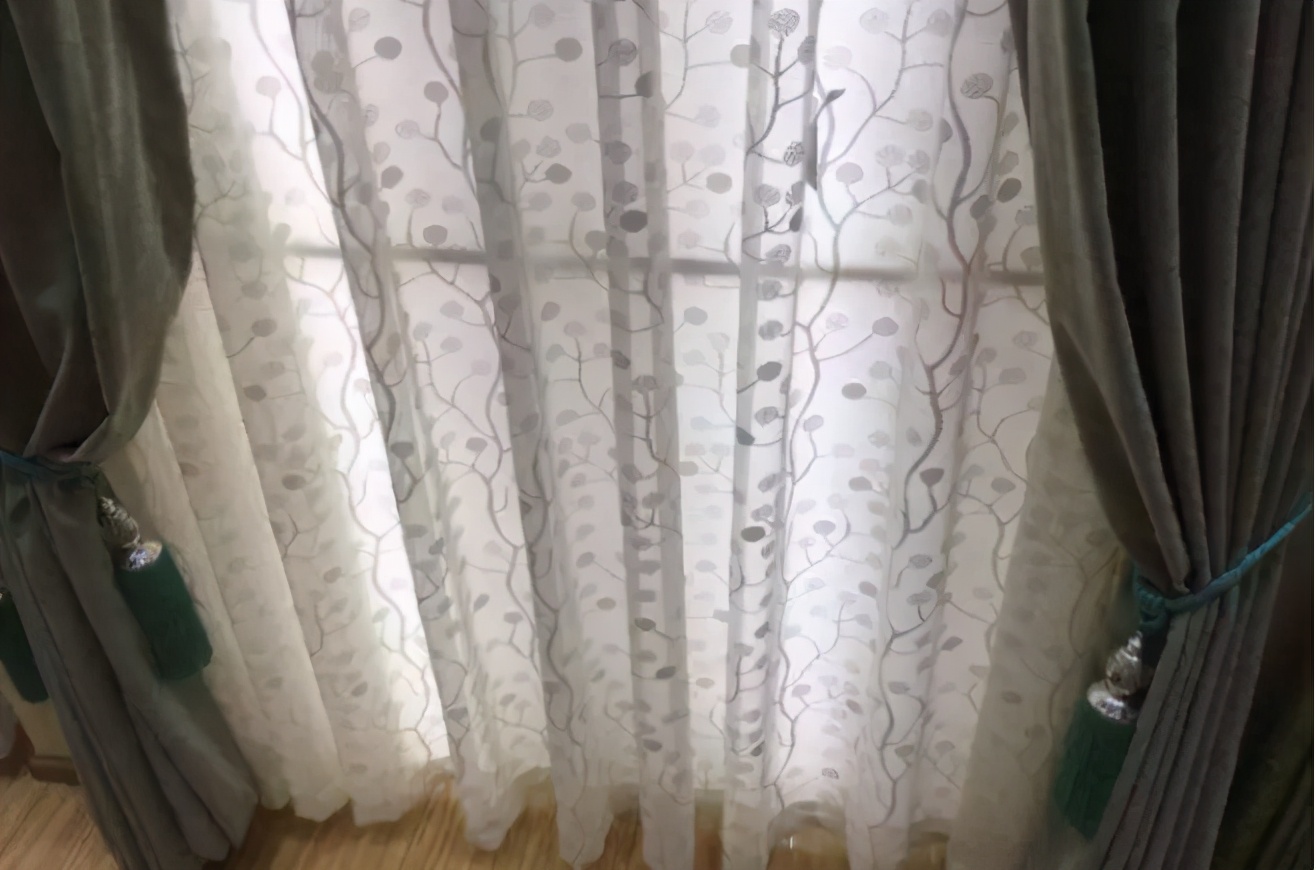 买窗帘怎么计价？定高和定宽哪个划算？老板耐心解释，终于搞懂了