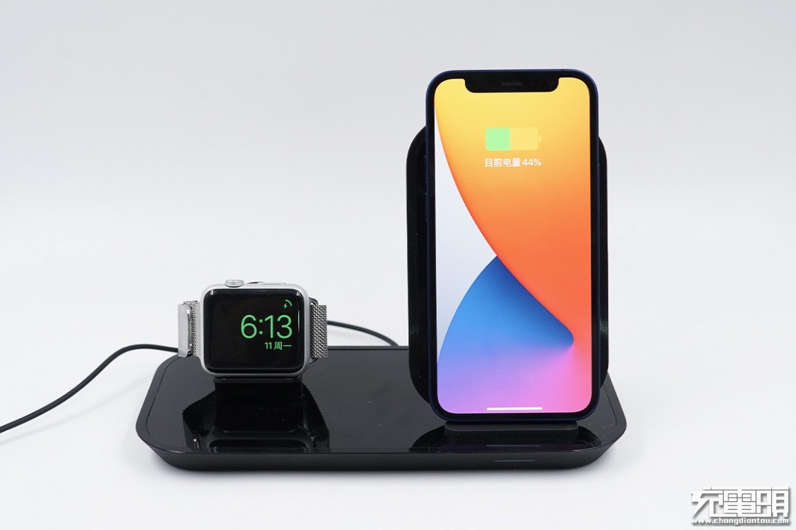 mophie二合一无线充电底座,mophie推出四合一无线充电器