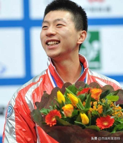 32岁马龙身价千万，迎娶河海大学校花，儿子已2岁，满柜子手办