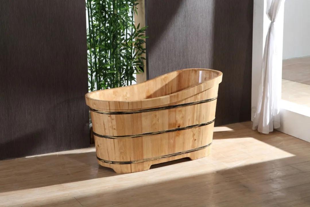 浴缸泡澡买什么样的好,浴缸什么材质好如何正确选购浴缸