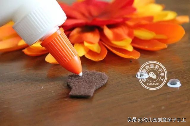 松果手工火鸡教程,感恩节小火鸡手工