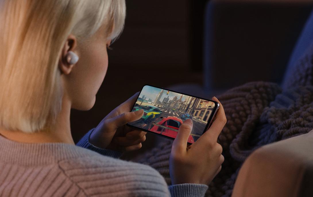 曲面屏和直屏手机各有什么优点,游戏手机曲面屏和直屏哪个好