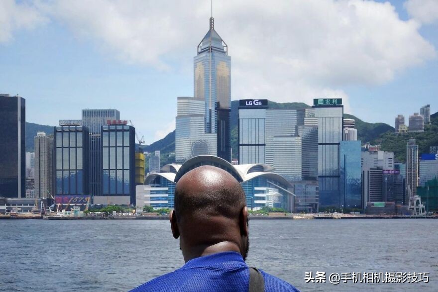 他被称为香港街拍之王：每一张照片都难以复制，诀窍在哪？