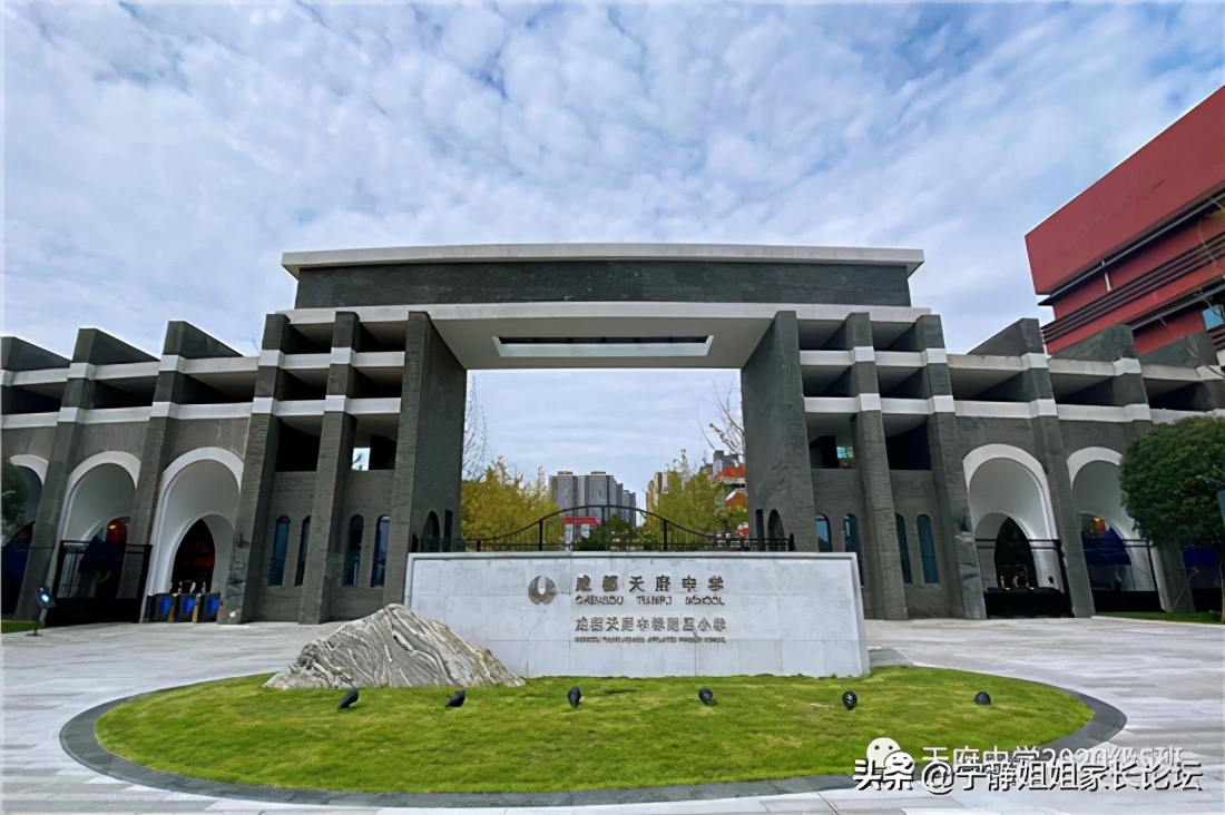 民办学校选哪个好,纠结报考民办初中还是公办初中