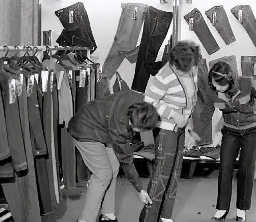 时代潮·忆新乡(百年变迁):粗布衣、的确良、文化衫、牛仔裤,你最爱的青春记忆是哪样?