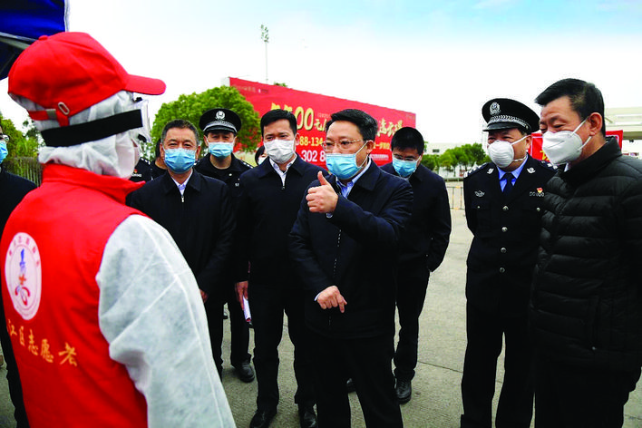 集结志愿,一抹志愿红温暖居民心