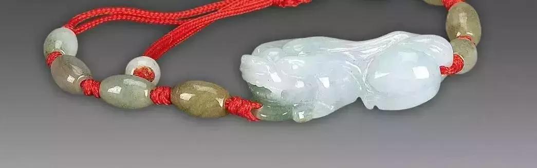 千万别瞎戴文玩手串,千万不要戴假翡翠危害太大了