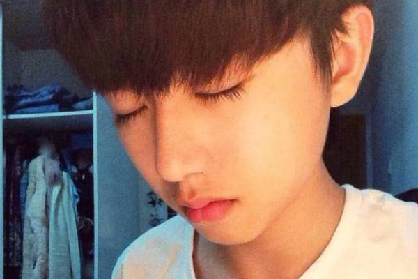 蔡徐坤成长照1岁到20岁,蔡徐坤出道前旧照曝光