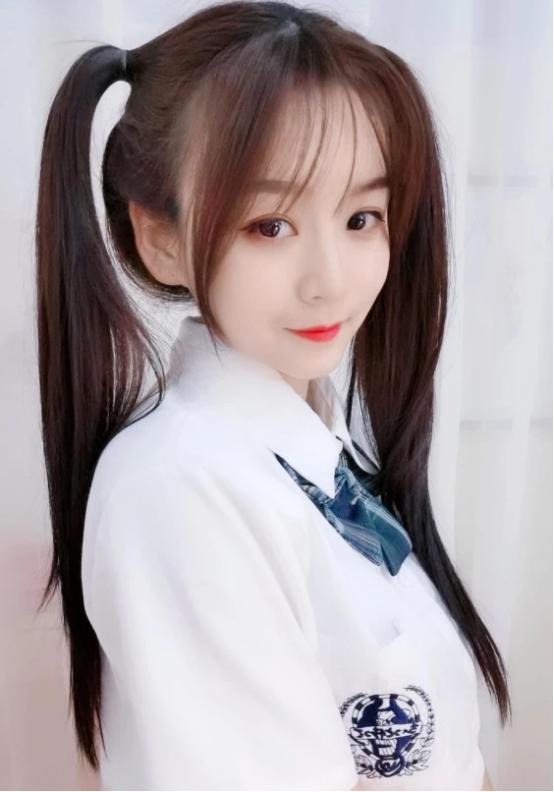 女主播的走红方式：知夏靠身材，火线妹靠可爱，鹿早早才貌双全