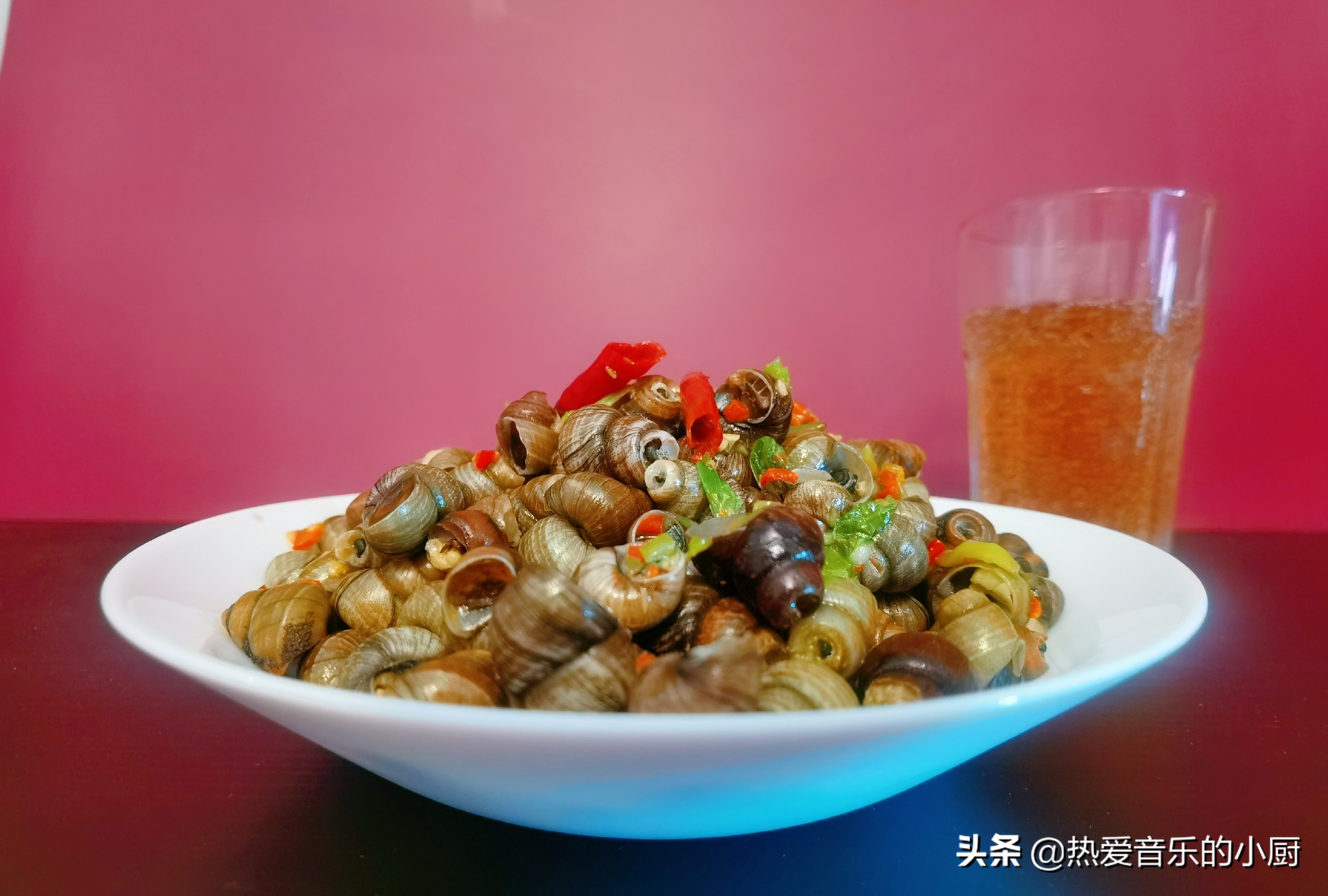 油焖田螺最正宗的做法,在家炒一份美味的田螺真的很简单