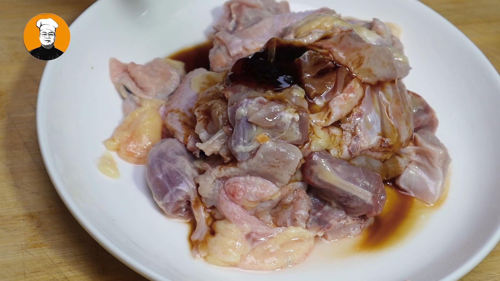 炖鸡肉时切记别直接焯水,炖鸡肉的正确方法不放油