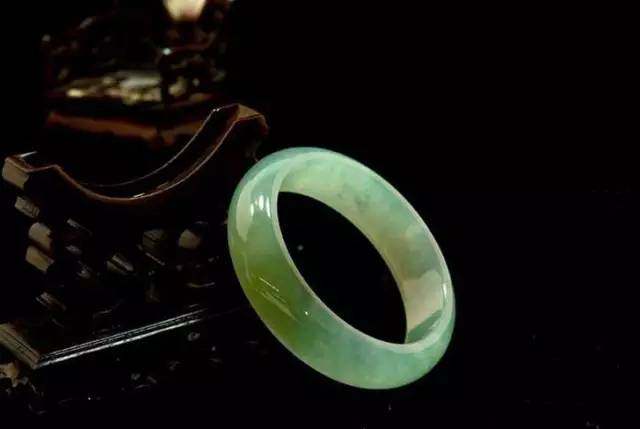 翡翠手镯正圈和圆条的区别,翡翠手镯有空心的吗