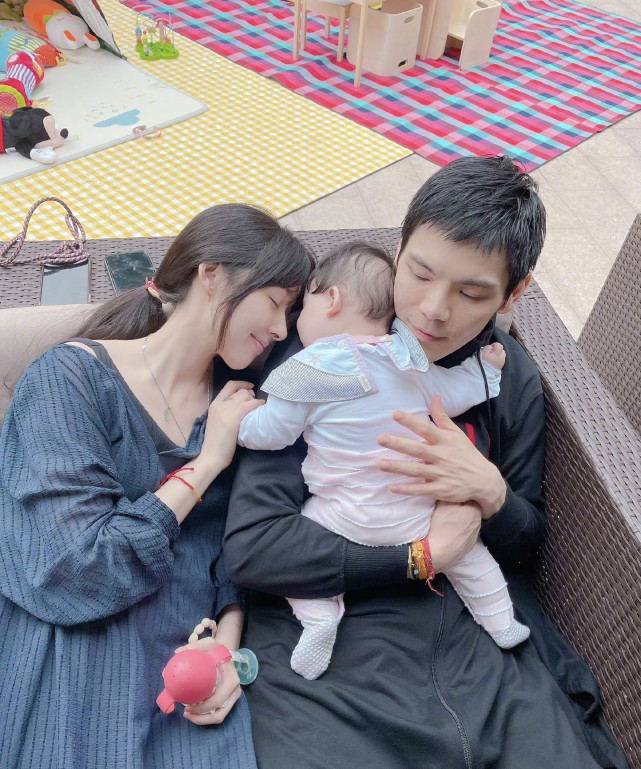 向佐与郭碧婷合照,向佐跟郭碧婷合照