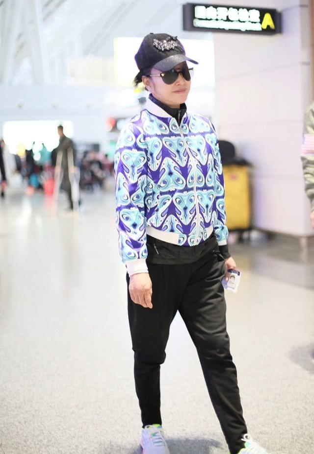 刘晓庆夏天穿的运动装都有哪些,刘晓庆穿羽绒服好看吗