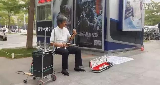 诗人或流浪者,街头艺人是一种什么生物?