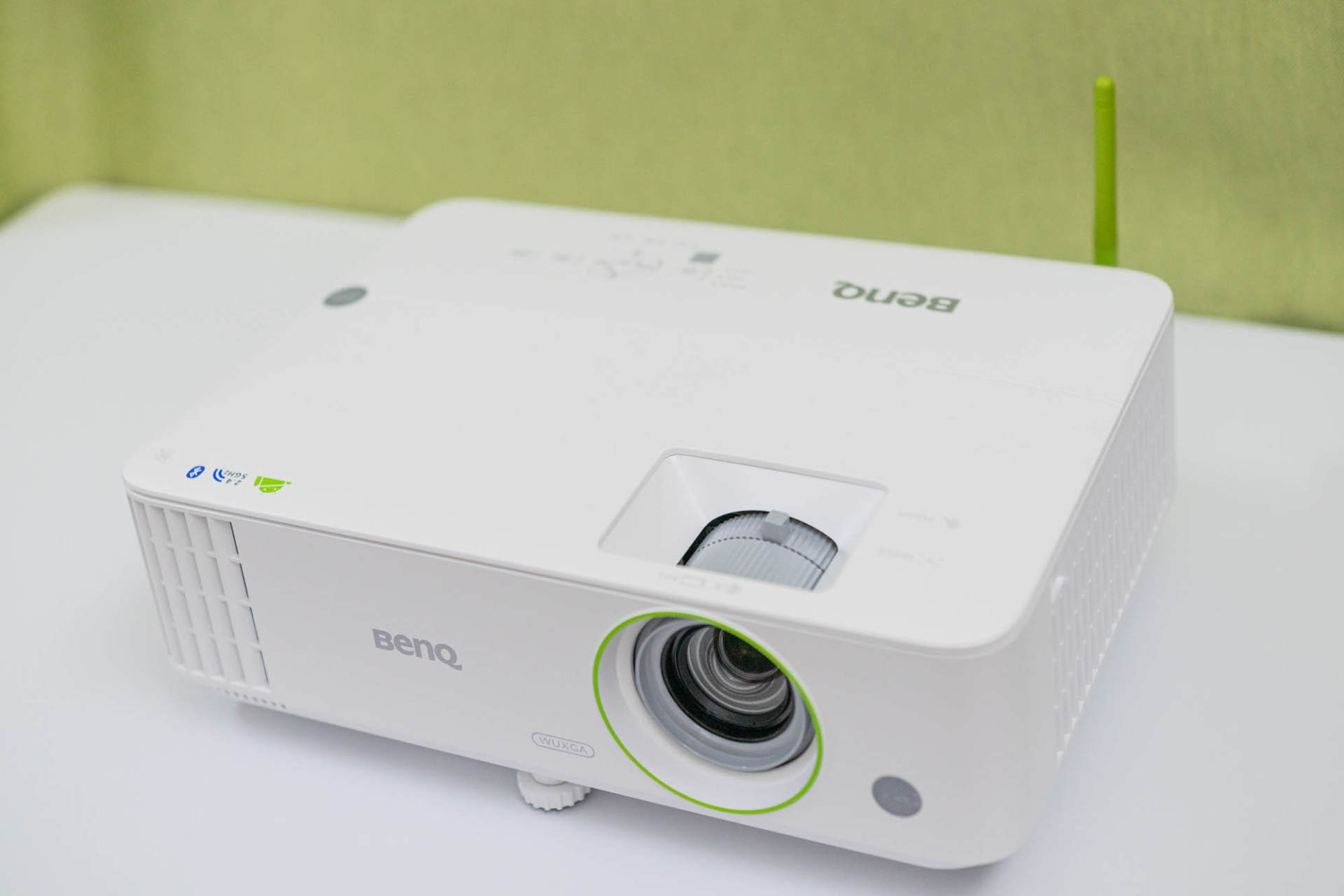 明基推出商务智能宽屏超清新旗舰明基E590投影仪评测