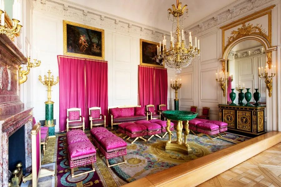 穿粉色就是娘娘腔?让小李子和猫王告诉你什么叫“油而不腻”