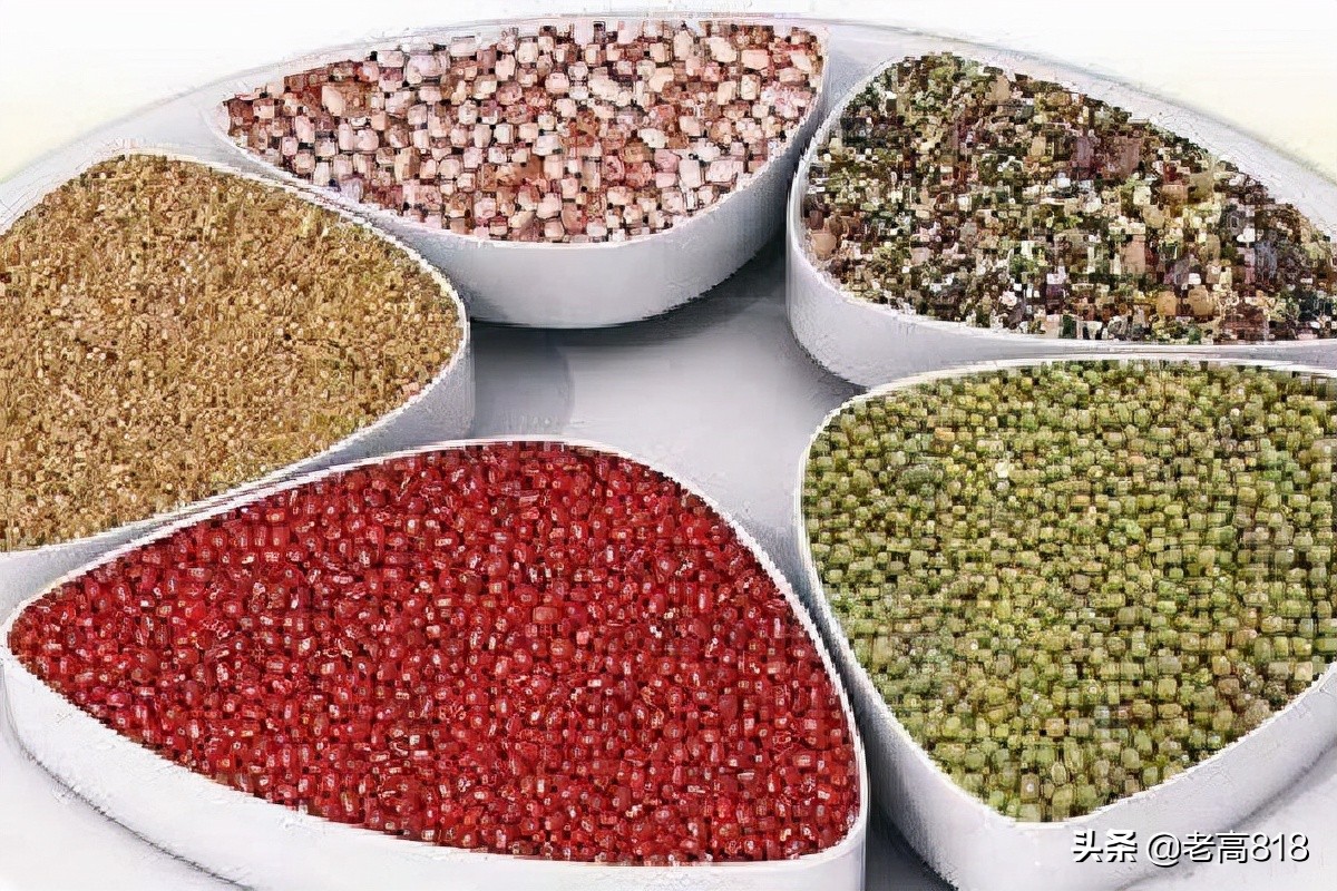 到底是锄禾日当午还是锄草日当午,锄禾日当午的锄是锄头吗