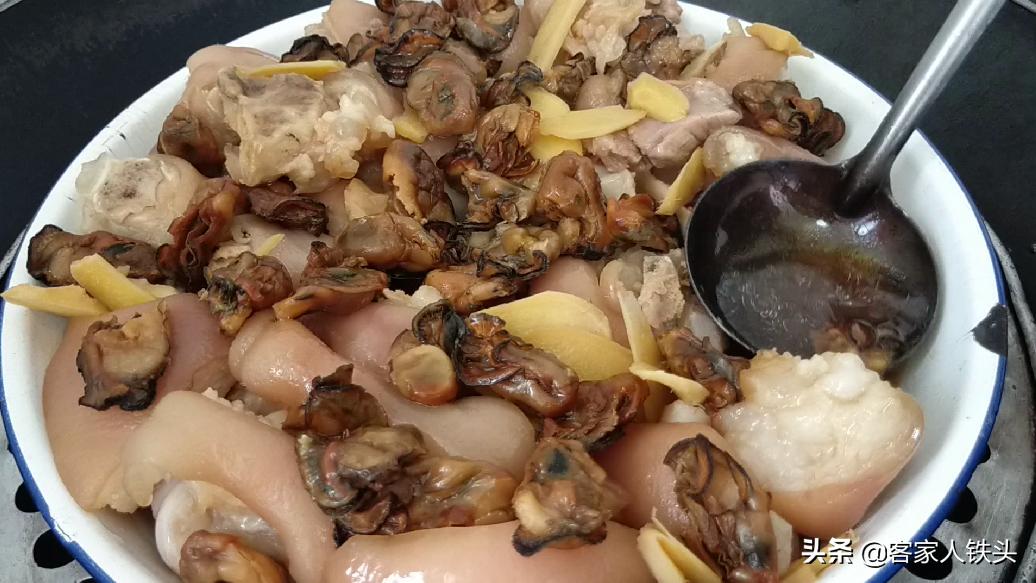 懒人高压锅猪脚焖黄豆做法,懒人版的猪脚焖花生