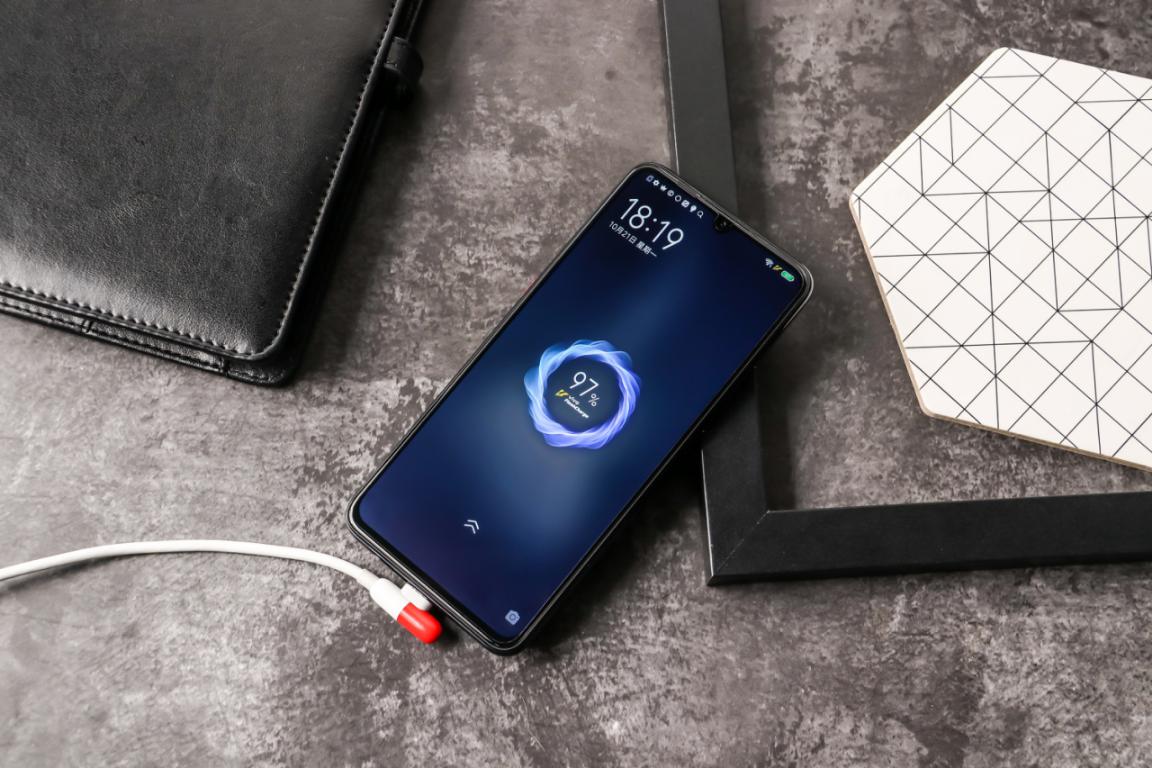 旗舰规格中端定价，iQOONeo855版到底为何吸引人