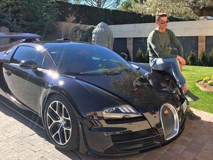 c罗从贫民窟到亿万豪宅,c罗年入1.25亿美元多少人民币