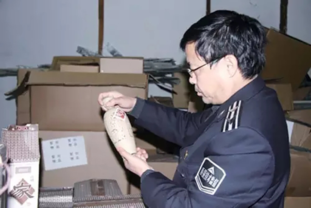 农民：没碰到是运气，碰到才是正常，农村咋就成了假货卸货场？