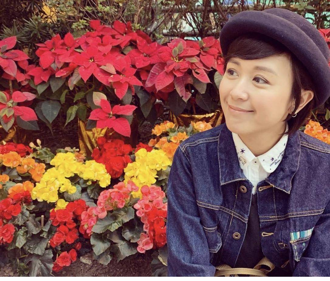 歌迷晒和黄家驹合照,tvb黄贯中采访谈黄家驹完整