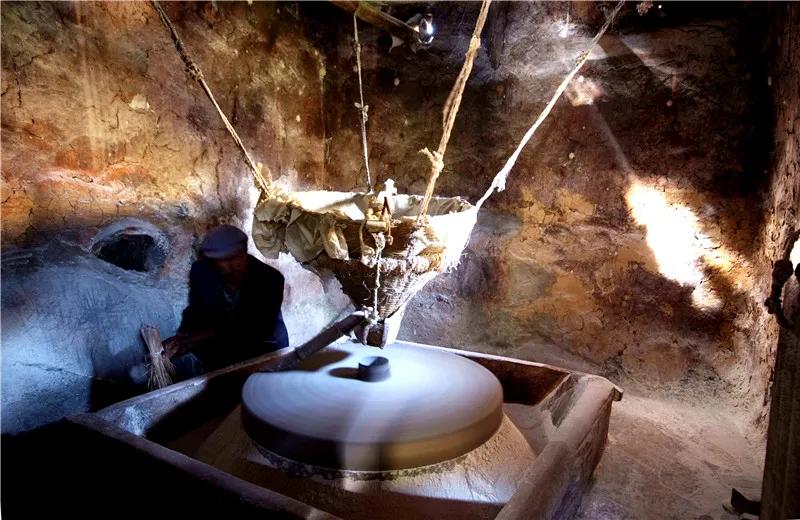 探寻世外桃源,凤庆滇红茶景区