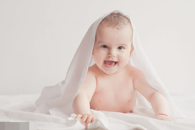 宝宝呛奶呛到了鼻子快速解决方法,吃母乳呛奶的原因及解决办法